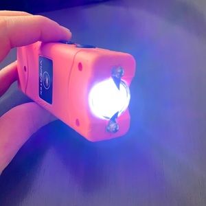 Vipertek pink stun gun/flashlight